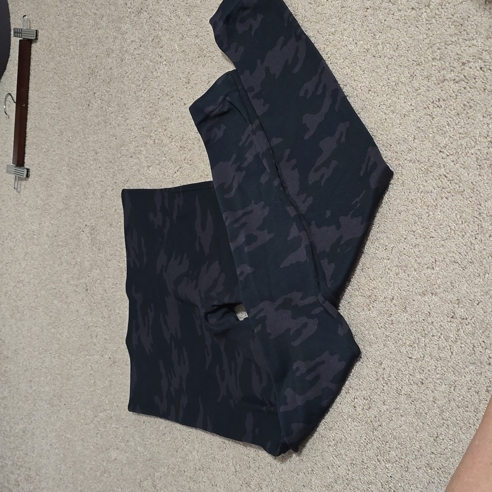 Spanx Black Camo Leggings M
